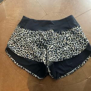 Outdoor voices shorts small